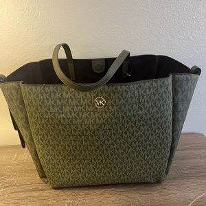 NWOT XL Michael Kors Tote